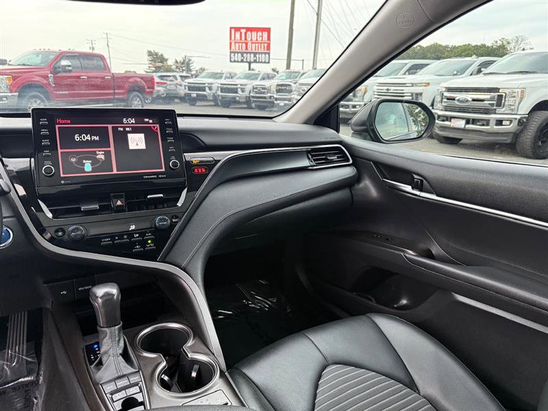 Used 2022 Toyota Camry SE image 26