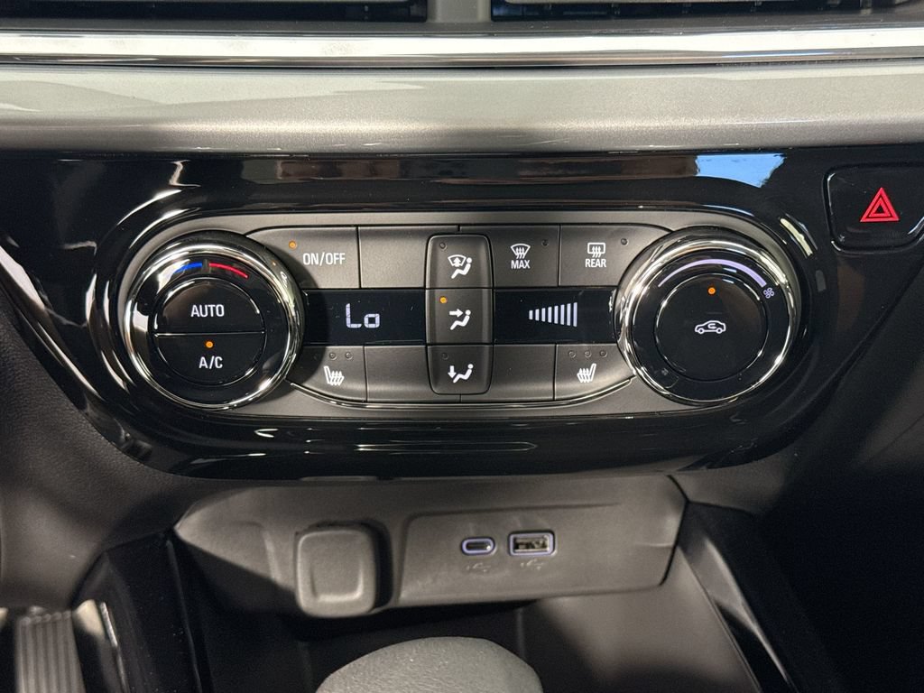 New 2026 Chevrolet Trax LT w/ Midnight Edition FWD image 17