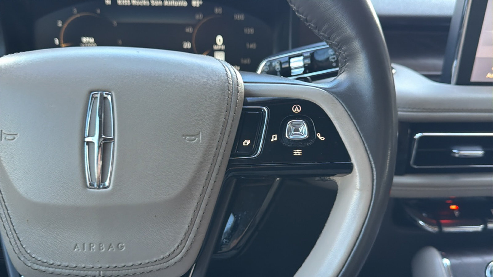 Used 2020 Lincoln Aviator Reserve w/ Equipment Group 201A RWD image 20