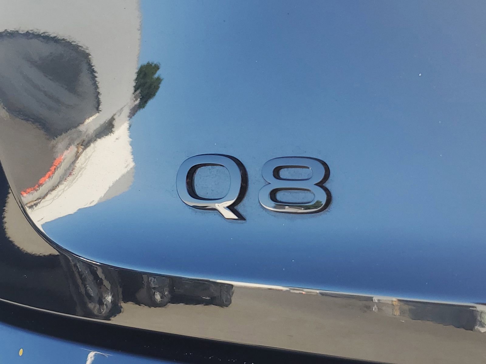 Used 2024 Audi Q8 e-tron Premium Plus w/ Premium Plus Package image 7