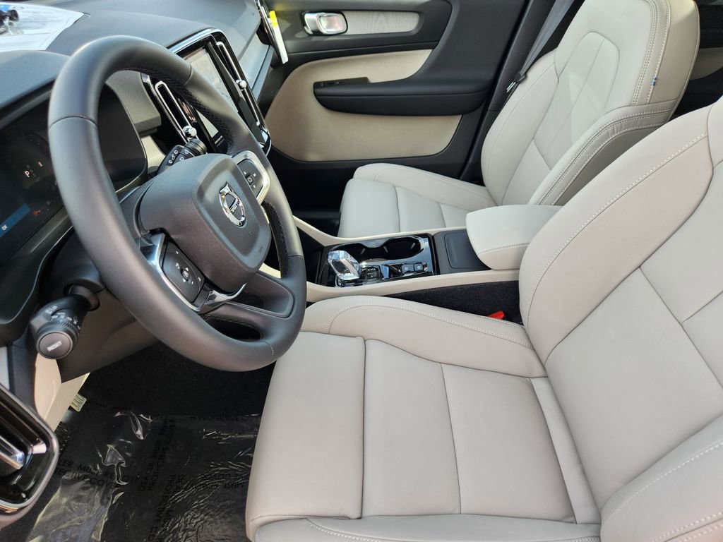 New 2026 Volvo XC40 B5 Plus w/ Protection Package Premier image 4