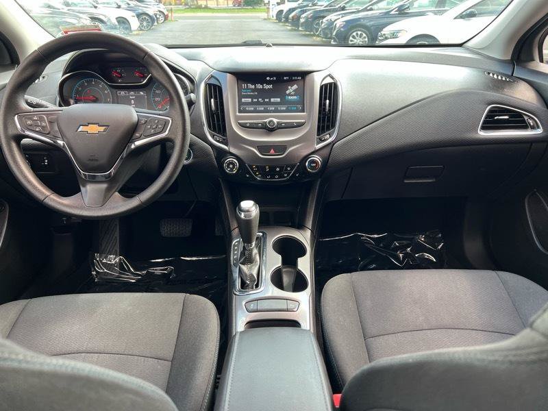Used 2018 Chevrolet Cruze LT w/ Convenience Package FWD image 10