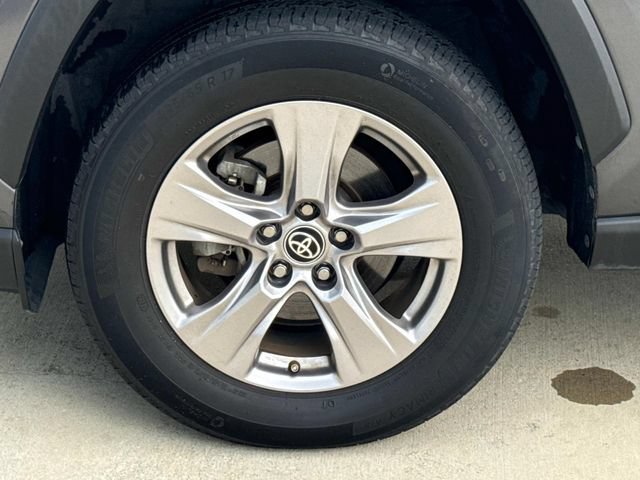 Used 2023 Toyota RAV4 XLE FWD image 5