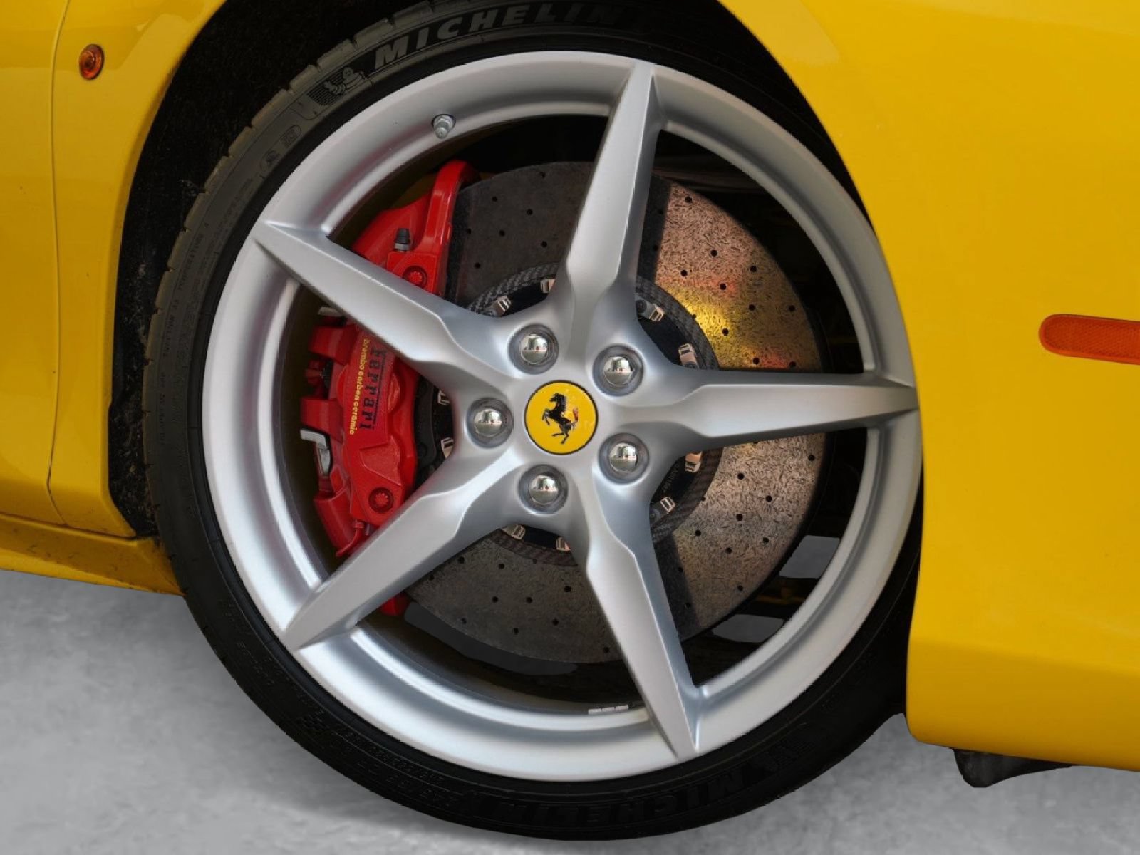 Used 2018 Ferrari 488 Spider RWD image 4