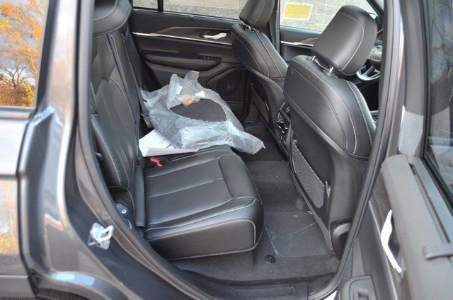 New 2025 Jeep Grand Cherokee Limited w/ Luxury Tech Group II image 34