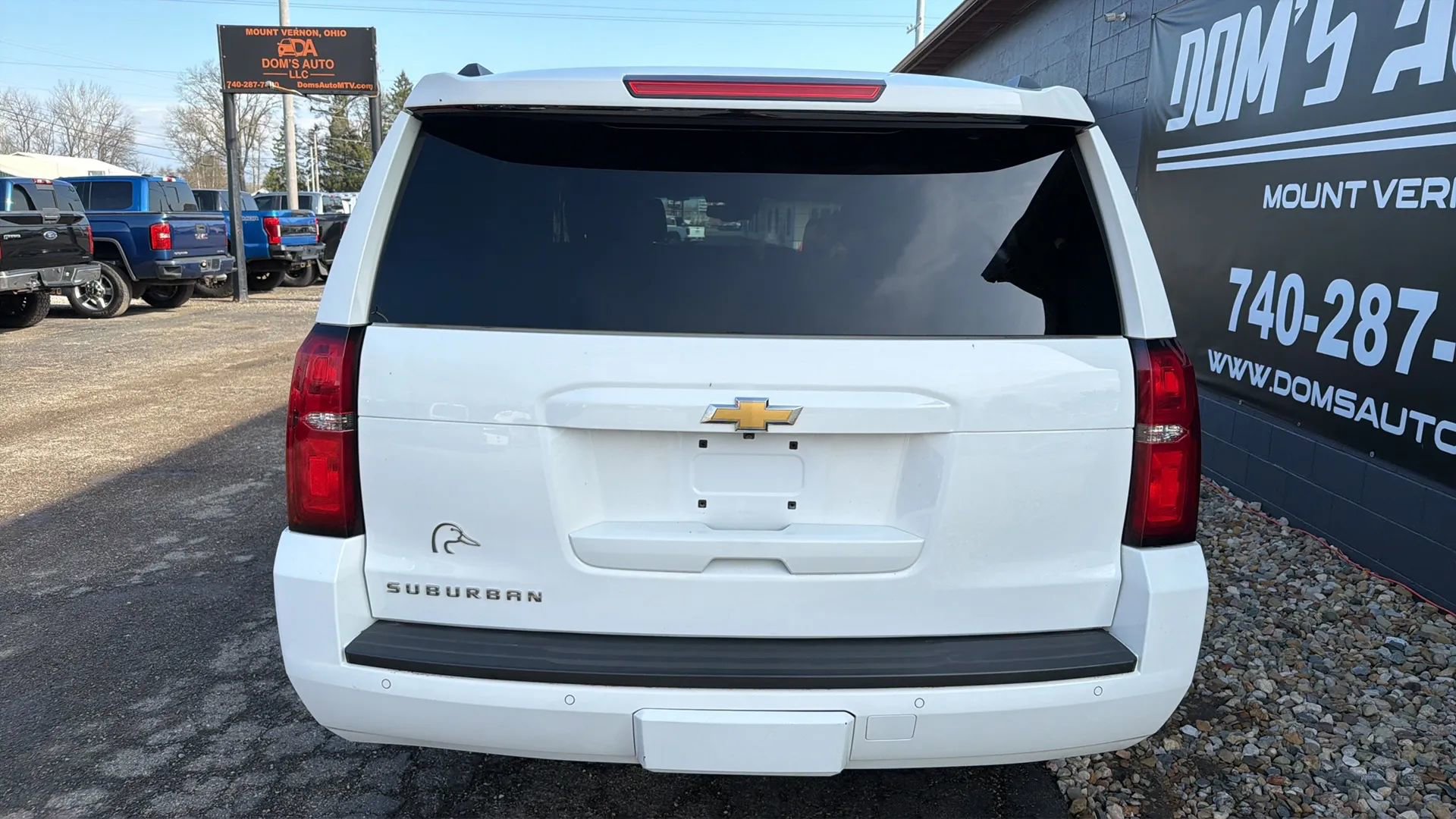 Used 2016 Chevrolet Suburban LT w/ Luxury Package image 4