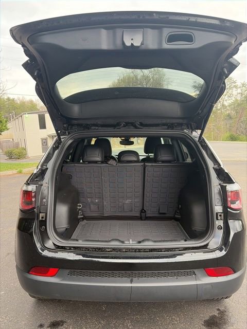 Used 2024 Jeep Compass Latitude image 28