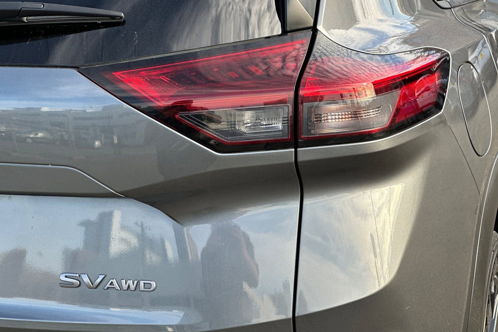 Used 2024 Nissan Rogue SV image 30