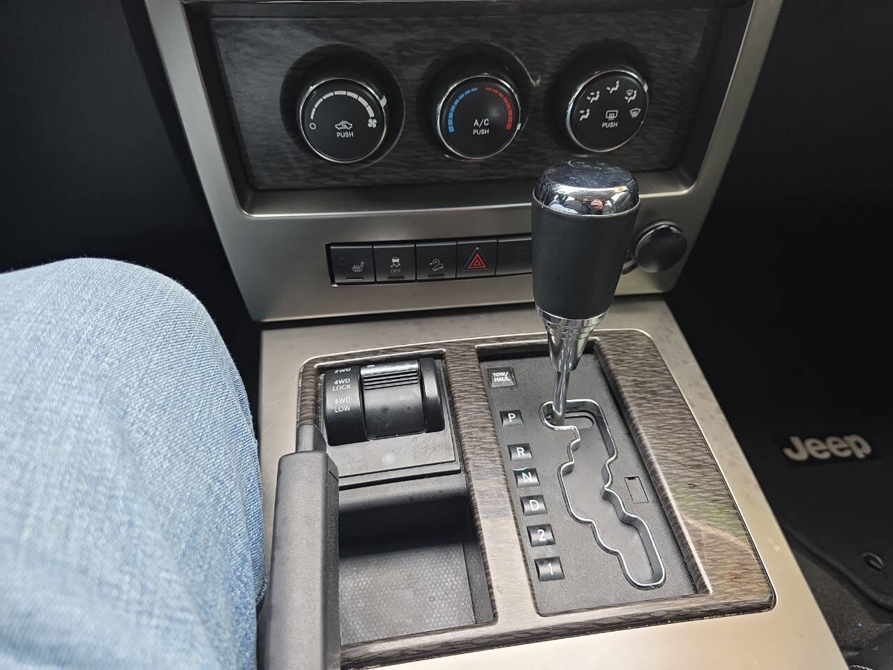 Used 2011 Jeep Liberty Limited image 16