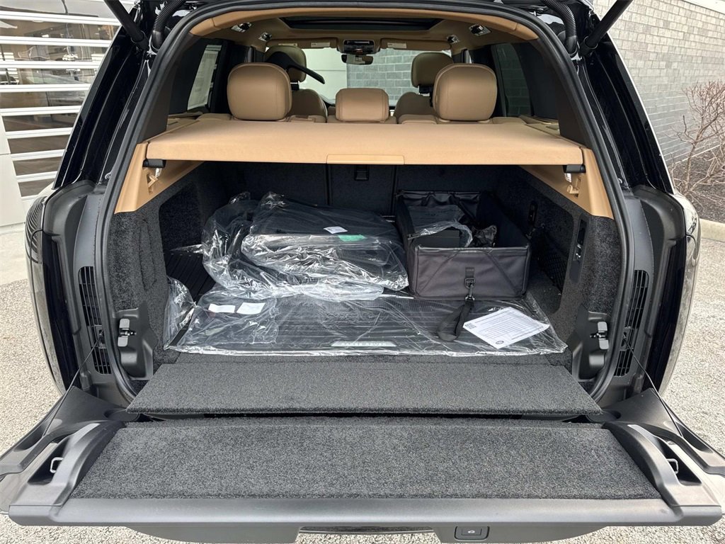 New 2026 Land Rover Range Rover SE image 6