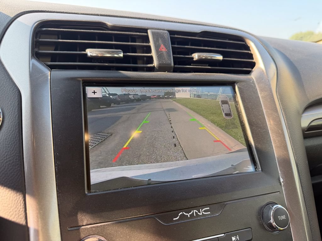 Used 2019 Ford Fusion SEL FWD image 14