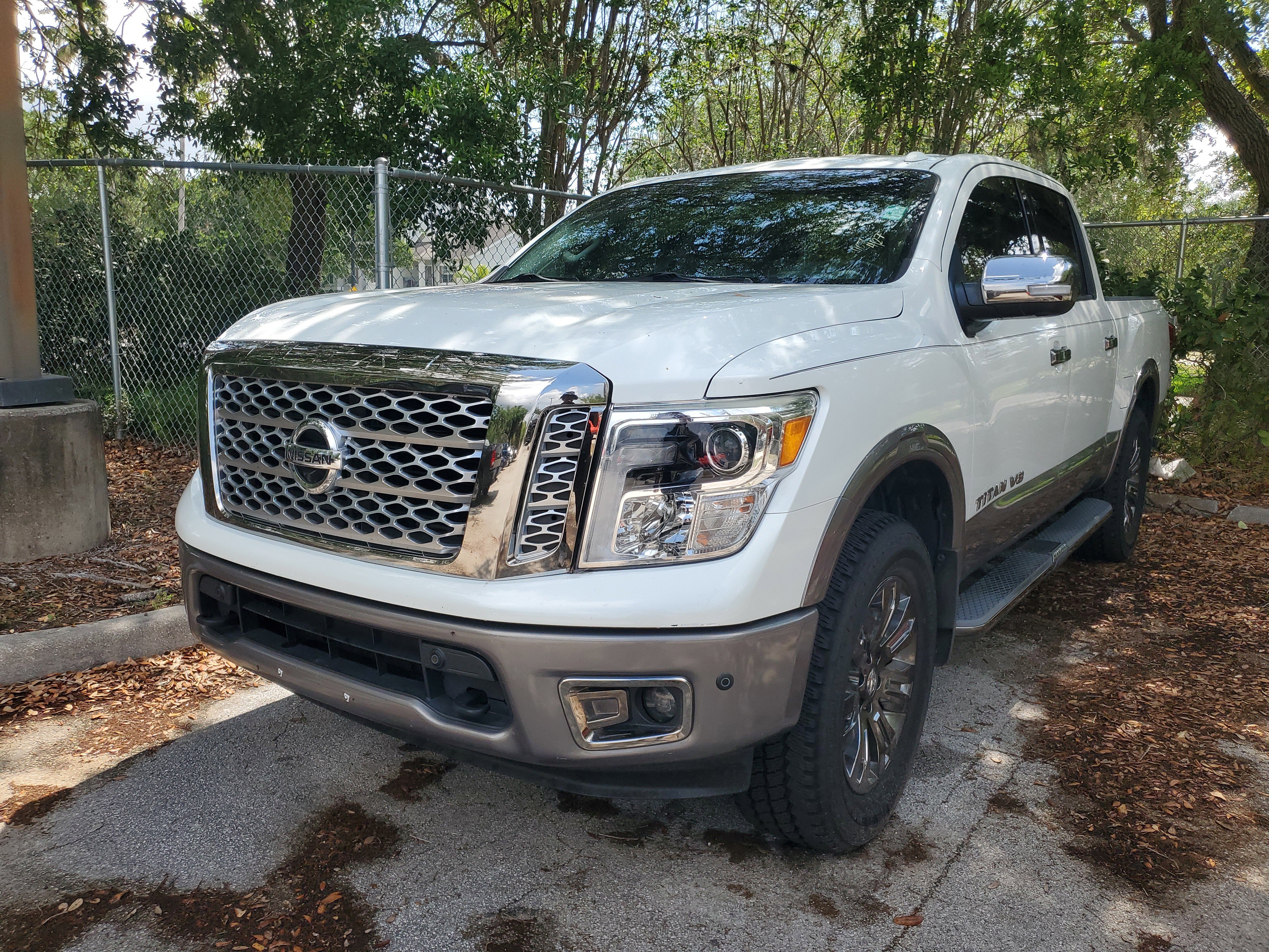 Used 2018 Nissan Titan Platinum Reserve w/ Platinum Utility Package RWD image 2