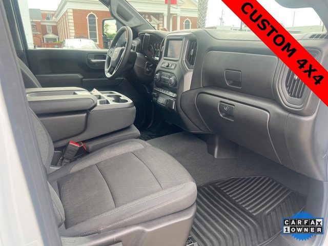 Used 2024 Chevrolet Silverado 2500 Custom w/ Custom Value Package image 12