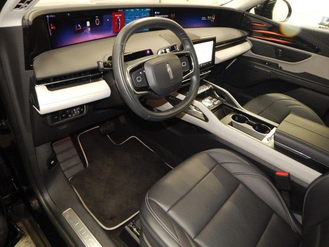 Used 2024 Lincoln Nautilus Premier image 12