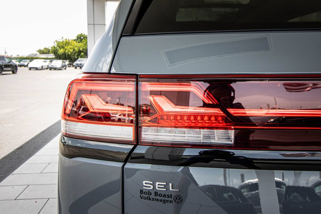 Certified 2024 Volkswagen Atlas Peak Edition SEL AWD/4WD image 13