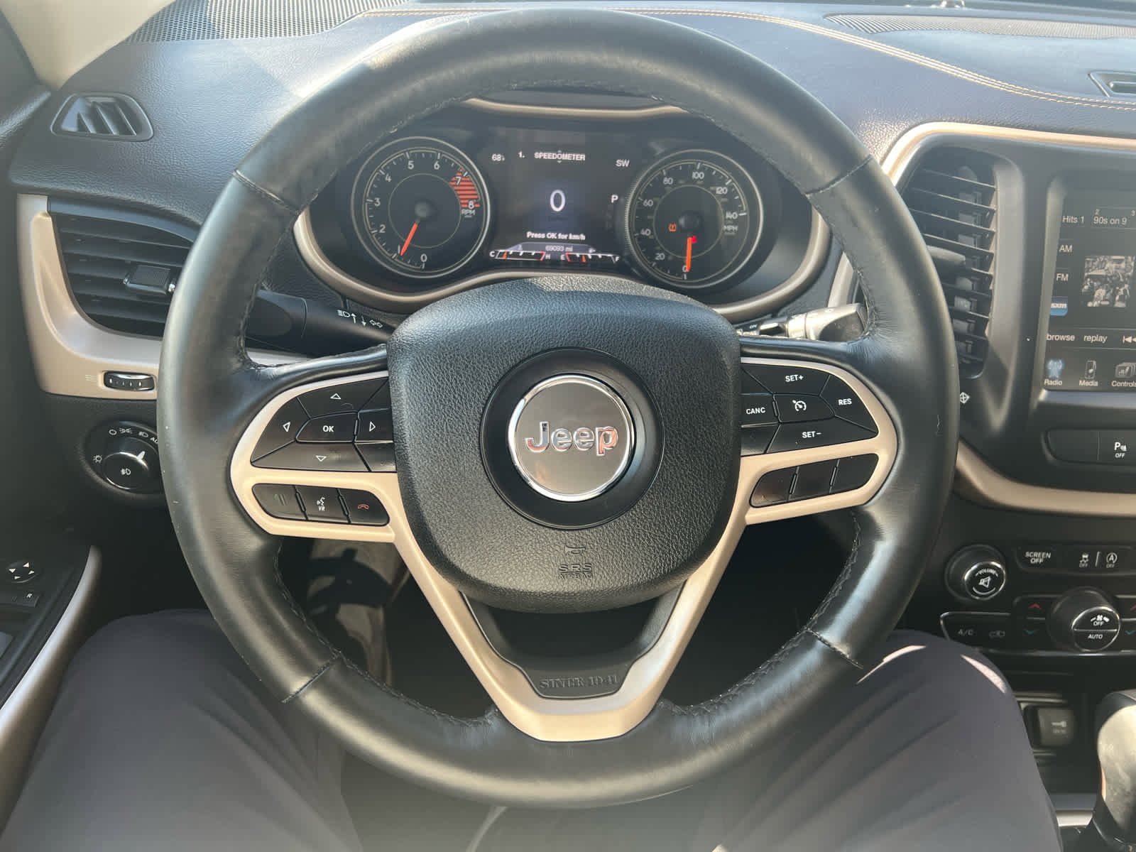 Used 2018 Jeep Cherokee Limited image 23