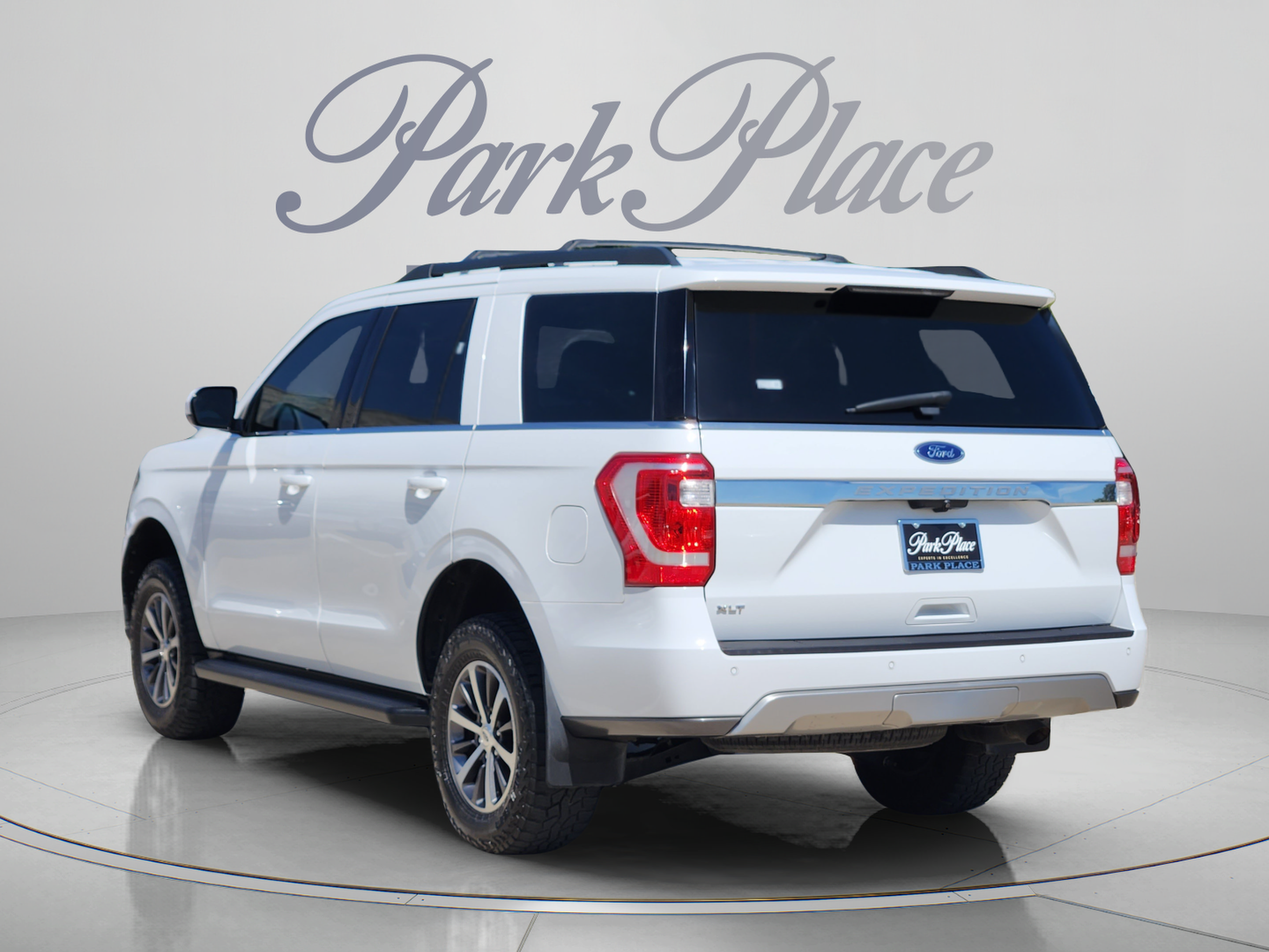 Used 2020 Ford Expedition XLT RWD image 3