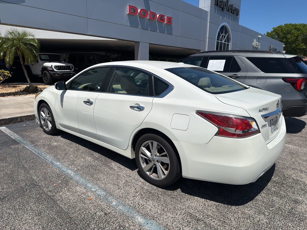 Used 2015 Nissan Altima 2.5 SL w/ Moonroof Package FWD image 7