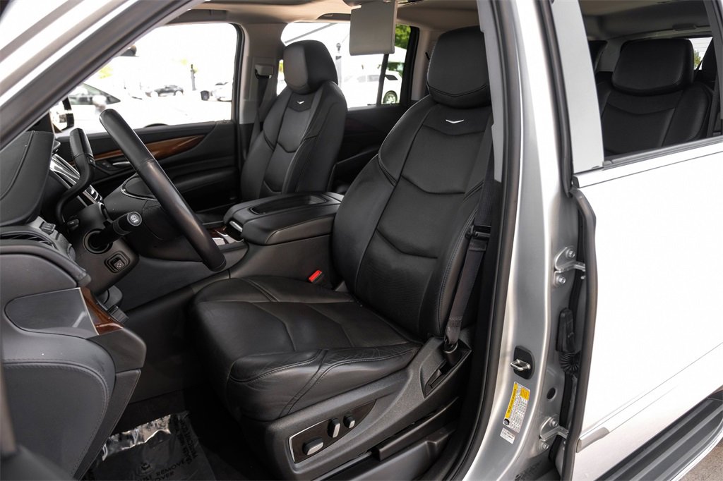 Used 2019 Cadillac Escalade ESV Luxury image 34