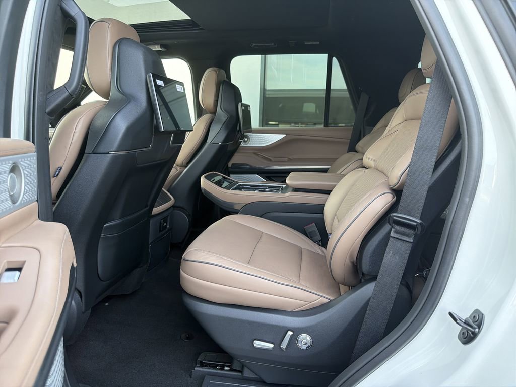 New 2025 Lincoln Navigator Black Label AWD/4WD image 6