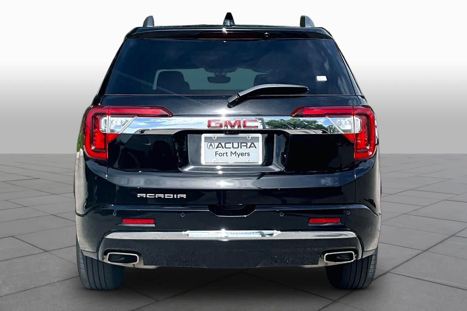 Used 2023 GMC Acadia Denali w/ Denali Ultimate Package FWD image 5