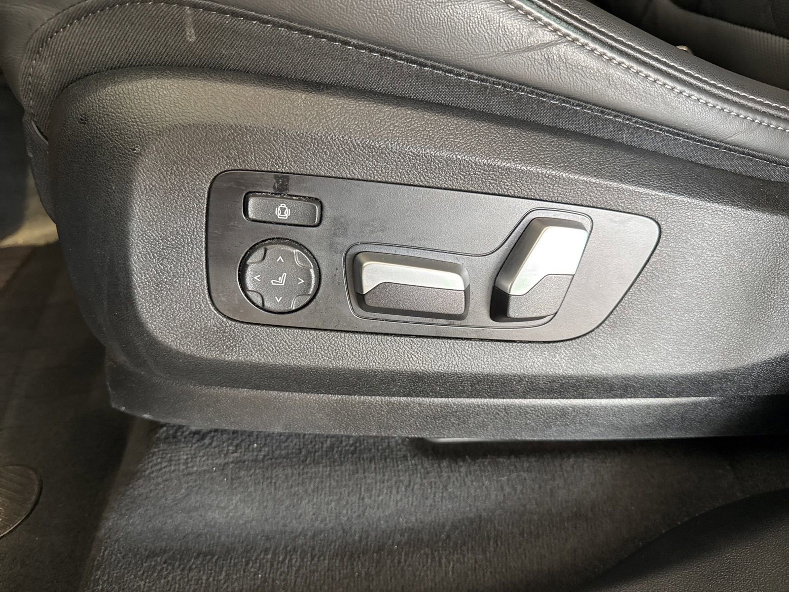 Used 2023 BMW X5 xDrive40i w/ M Sport Package image 15