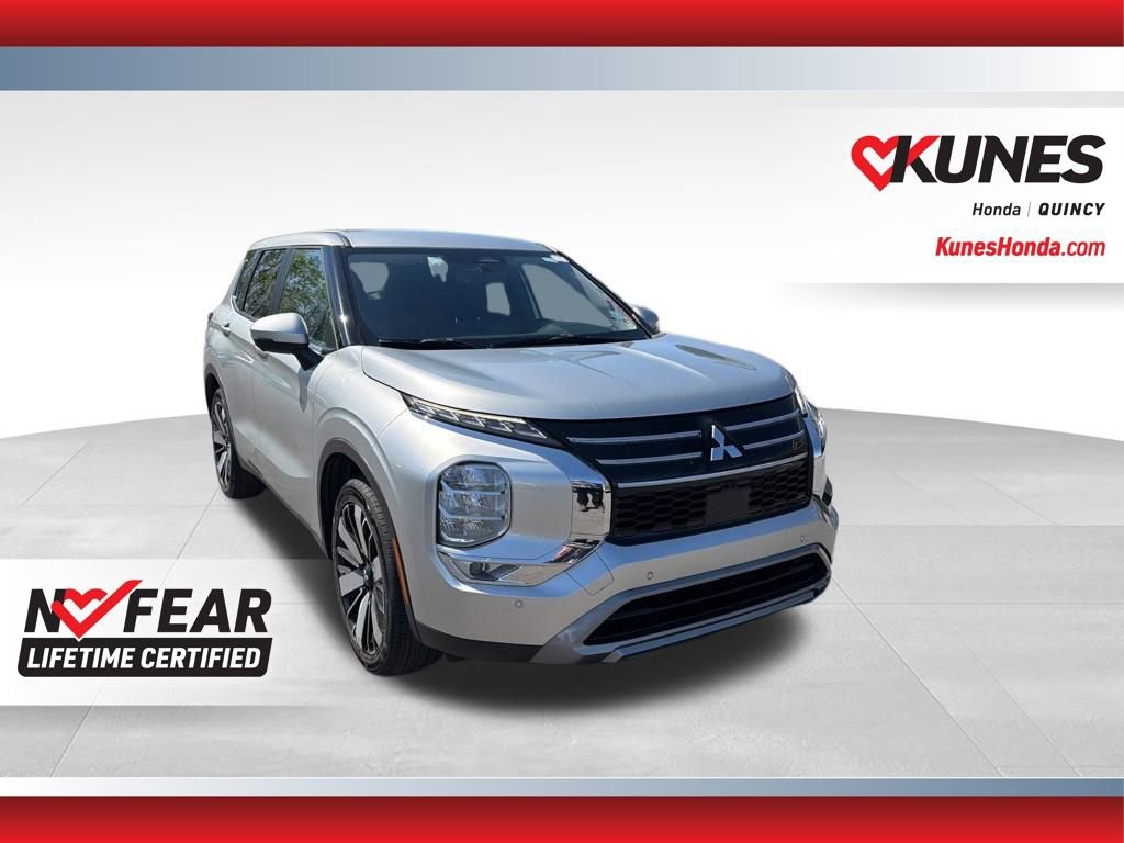 Used 2025 Mitsubishi Outlander SE FWD image 1