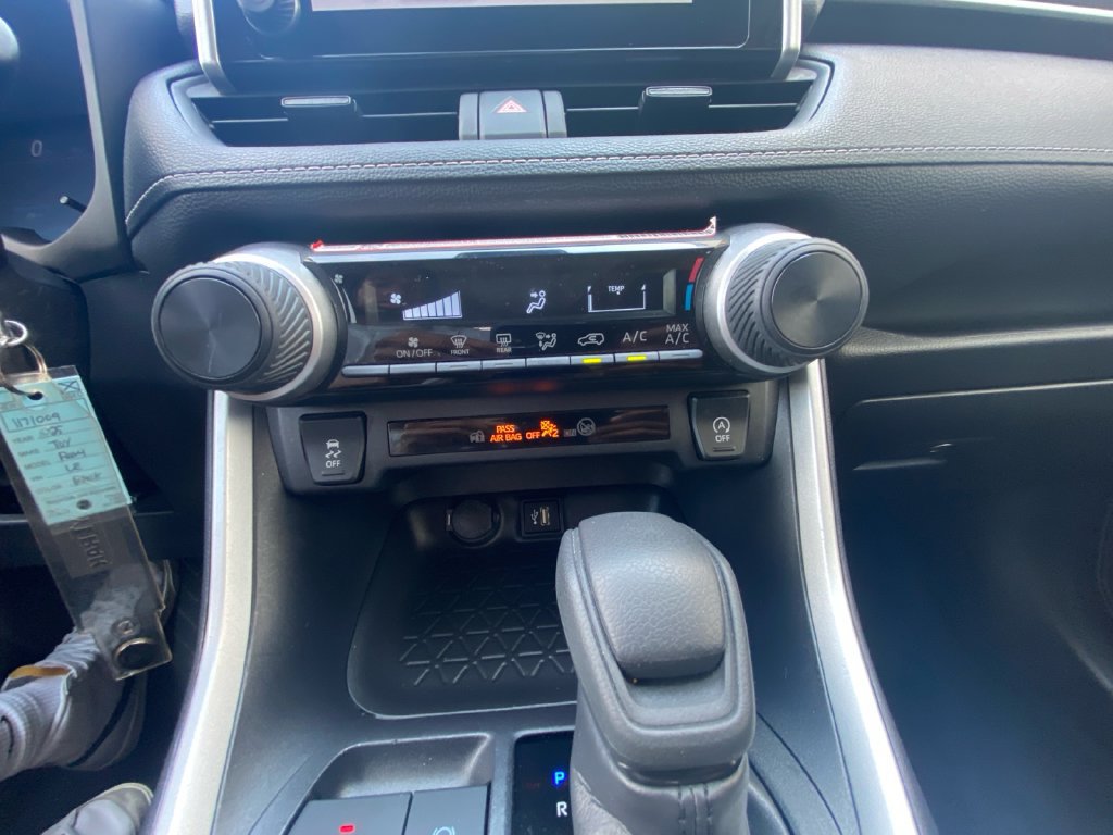 Used 2025 Toyota RAV4 LE AWD/4WD image 23