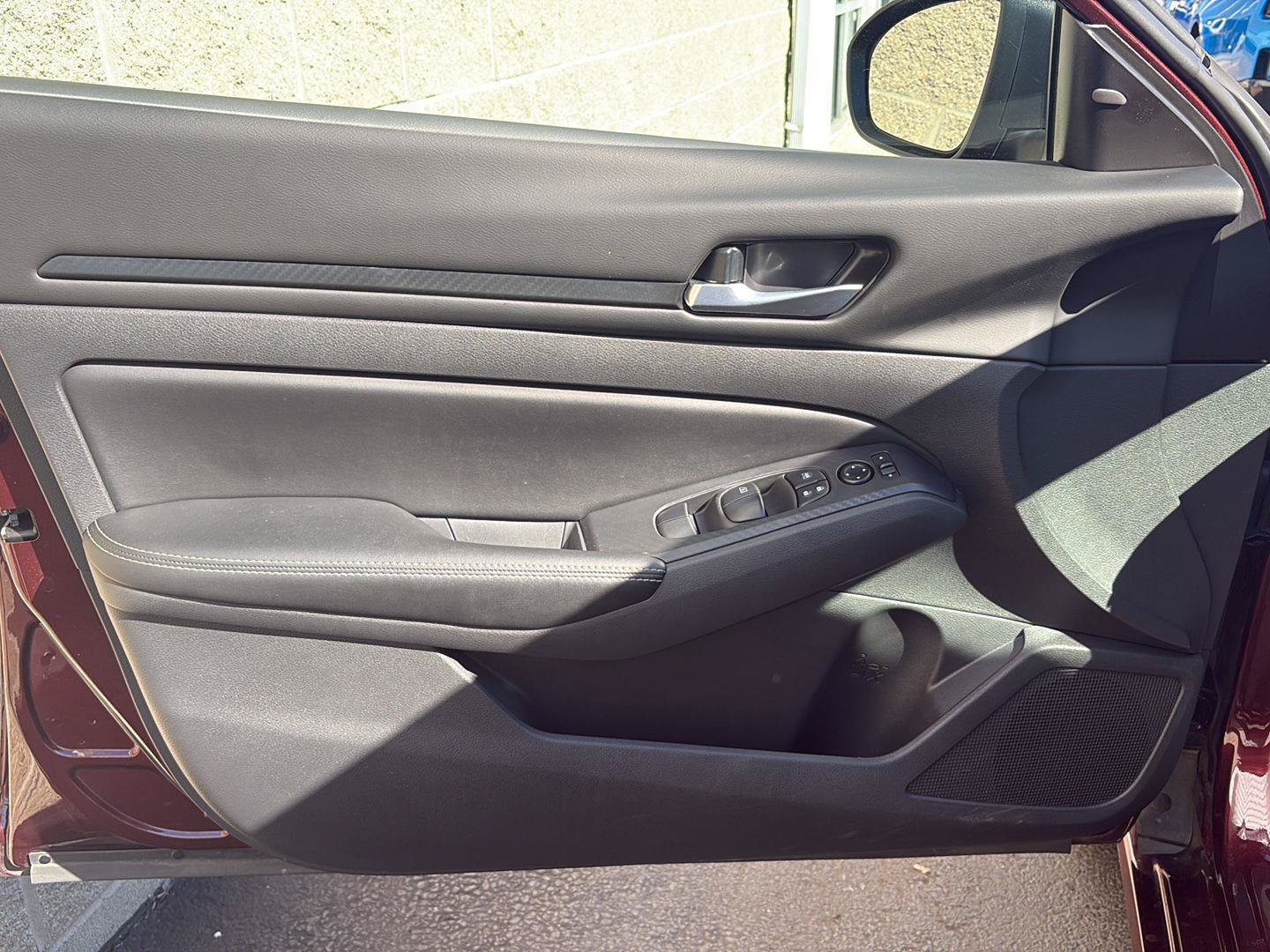 Used 2025 Nissan Altima 2.5 SV FWD image 4