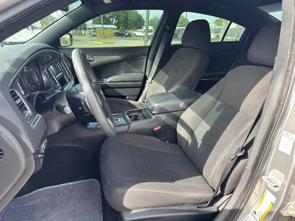 Used 2013 Dodge Charger SE RWD image 11