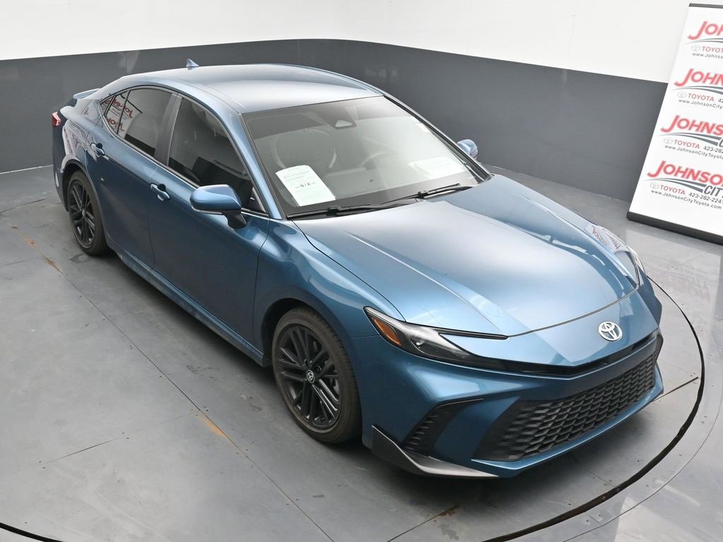 Used 2025 Toyota Camry SE w/ Convenience Package image 10