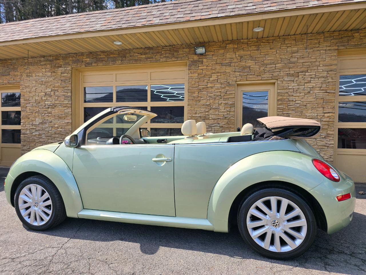 Used 2008 Volkswagen Beetle SE image 41