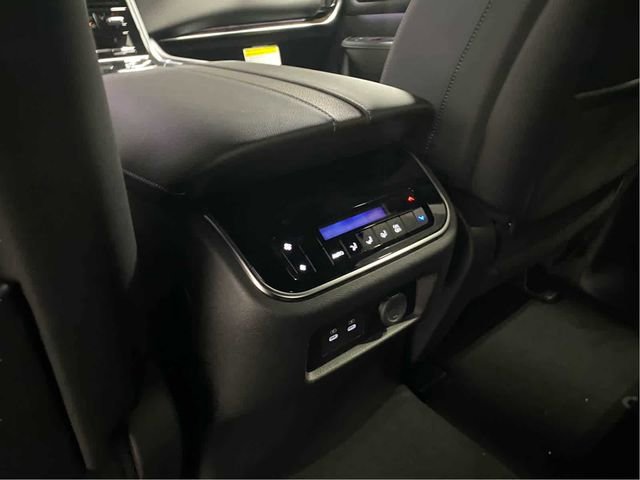 New 2025 Nissan Armada SL w/ Captain's Chari Seat Package AWD/4WD image 32