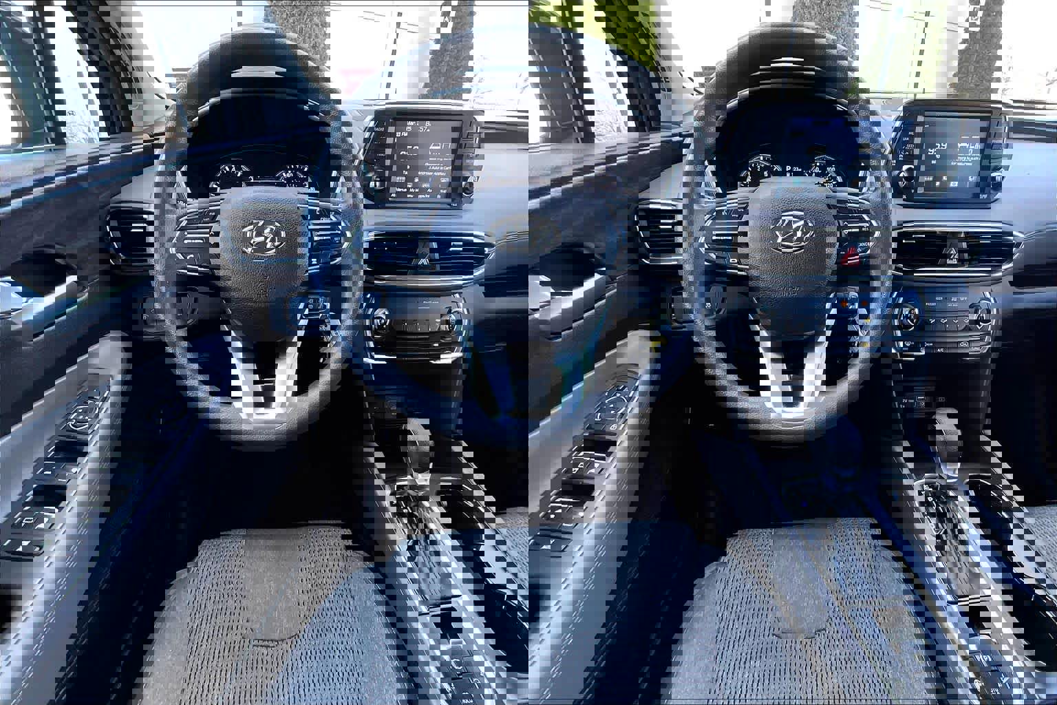 Used 2020 Hyundai Santa Fe SE w/ Cargo Package image 6