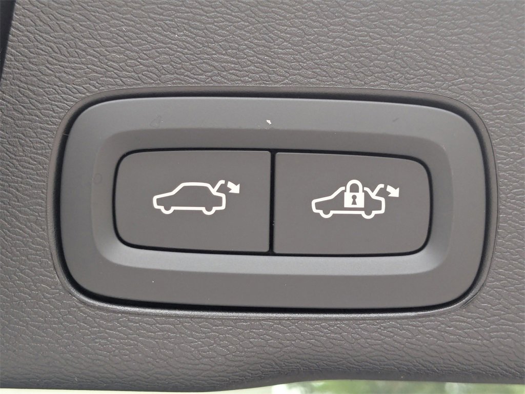 New 2026 Volvo XC60 T8 Ultra w/ Protection Package Premier image 14