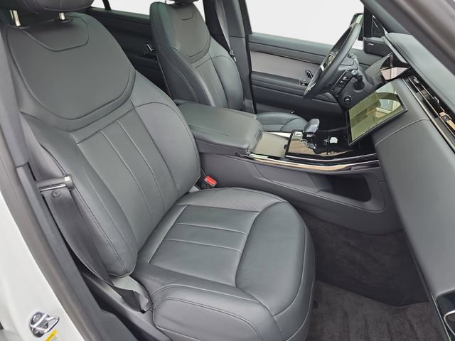 Used 2025 Land Rover Range Rover Sport SE image 12
