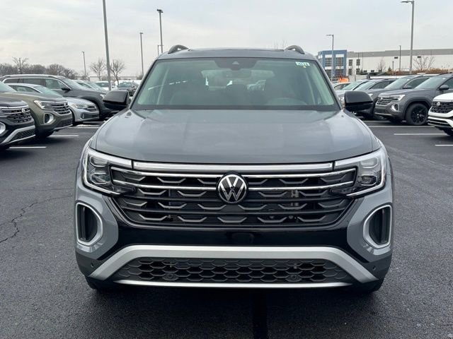 New 2026 Volkswagen Atlas Peak Edition AWD/4WD image 2