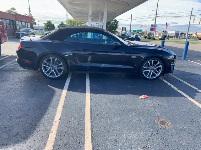 Used 2022 Ford Mustang GT Premium w/ Equipment Group 401A RWD image 3