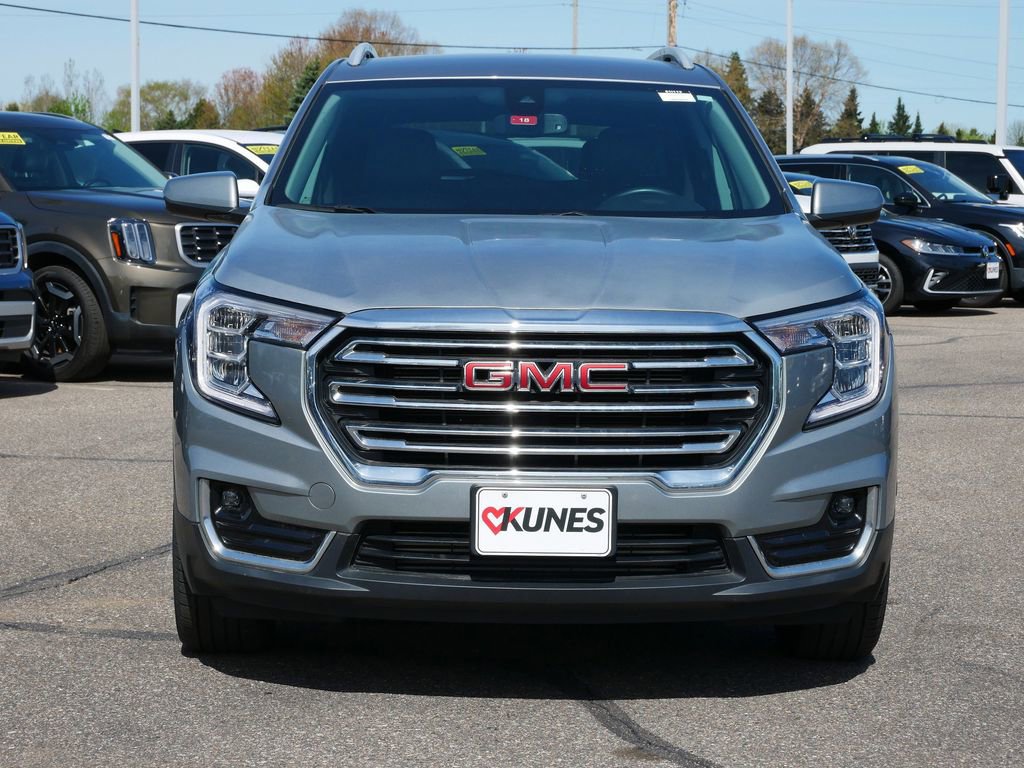 Used 2023 GMC Terrain SLT AWD/4WD image 2