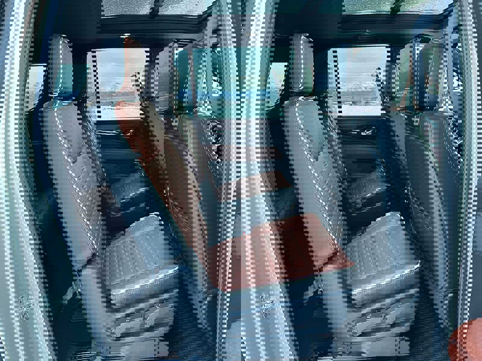 Used 2024 GMC Yukon XL Denali Ultimate image 12