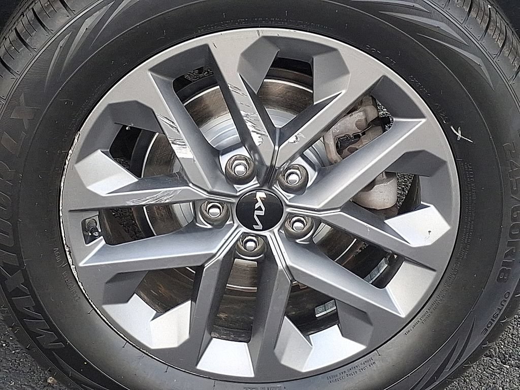 Used 2023 Kia Telluride LX AWD/4WD image 9