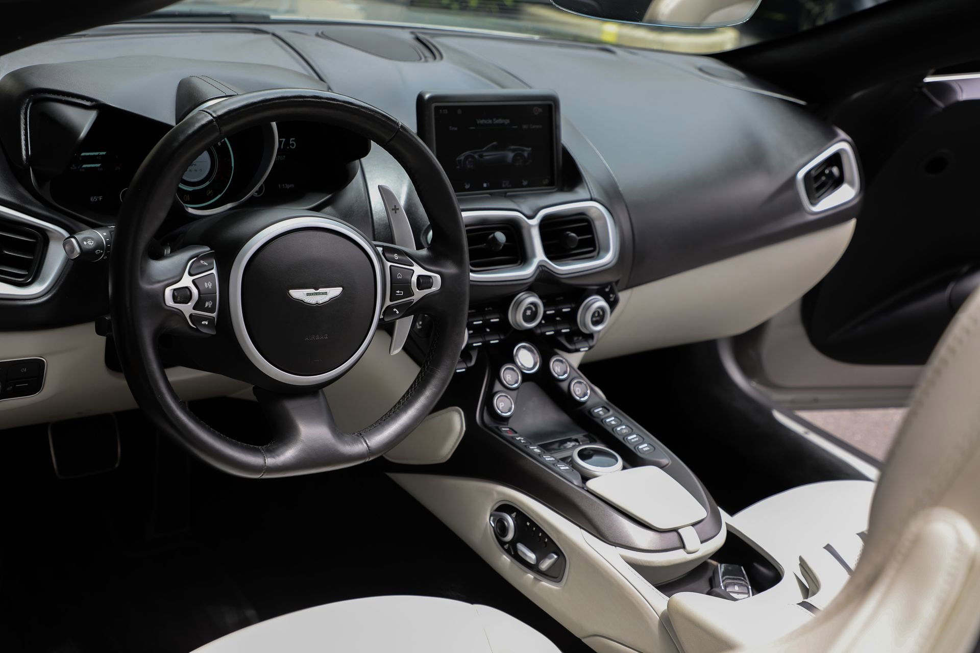 Used 2023 Aston Martin V8 Vantage Roadster RWD image 38
