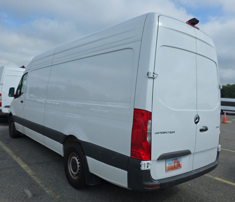 Used 2025 Mercedes-Benz Sprinter 2500 image 2