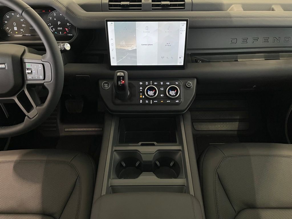 Used 2025 Land Rover Defender 110 X-Dynamic SE image 35