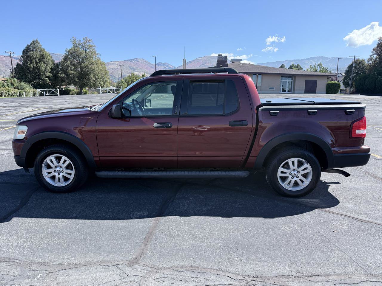 Used 2010 Ford Explorer Sport Trac XLT AWD/4WD image 2