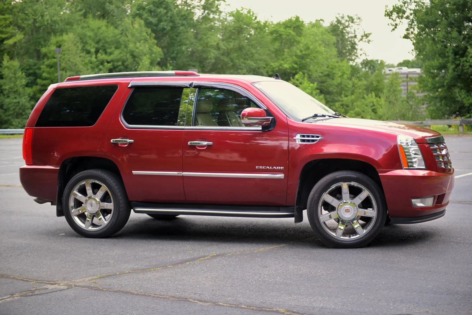 Used 2010 Cadillac Escalade Luxury AWD/4WD image 8