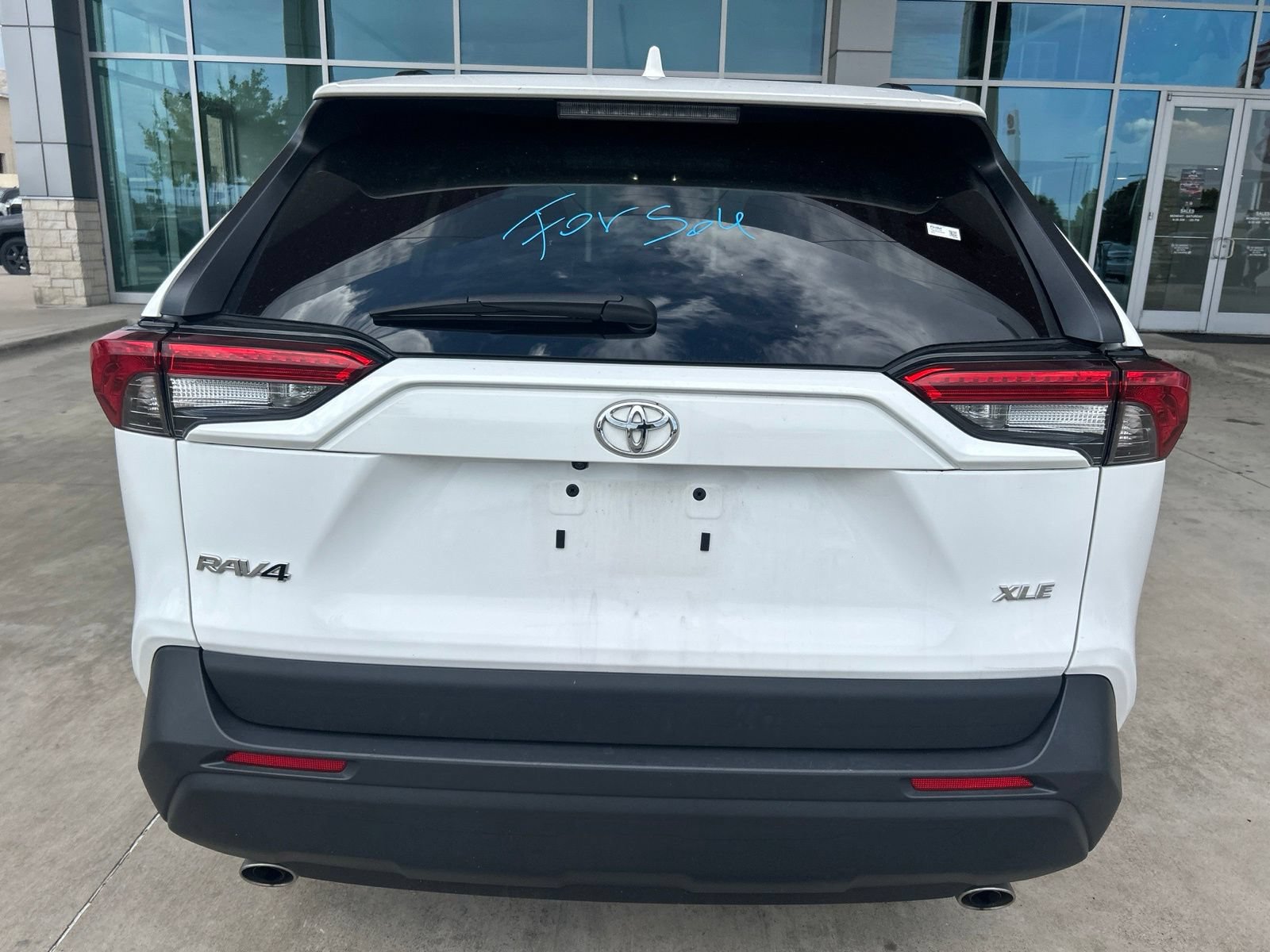Used 2025 Toyota RAV4 XLE FWD image 10