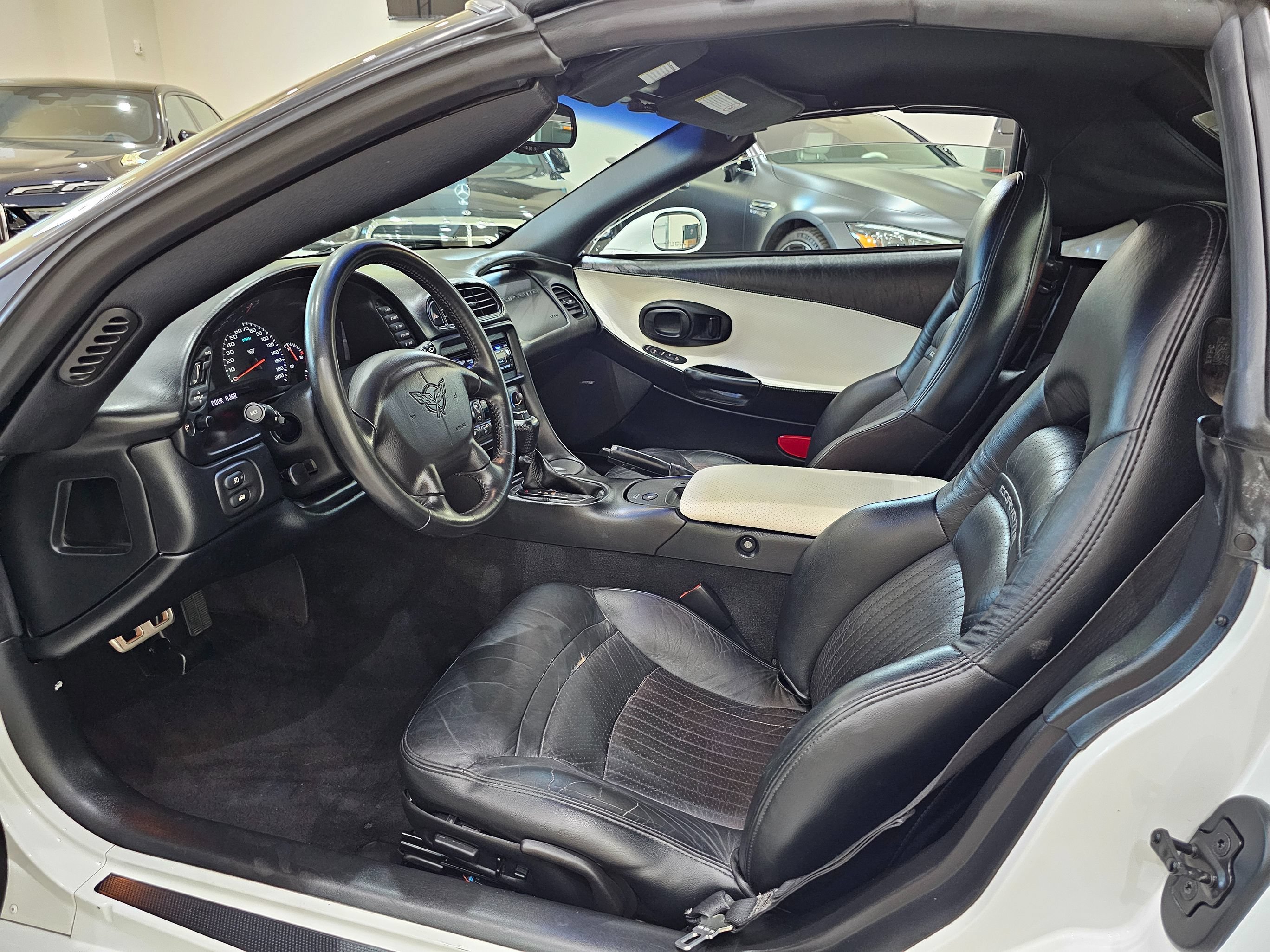 Used 2004 Chevrolet Corvette Convertible w/ Preferred Equipment Group RWD image 19