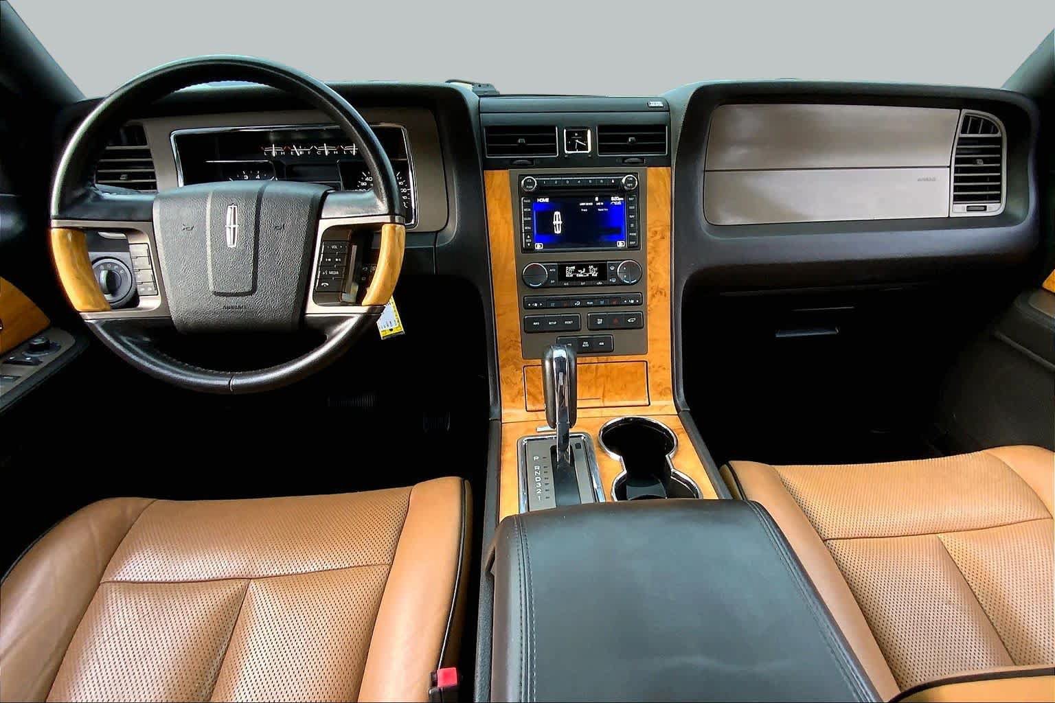 Used 2014 Lincoln Navigator 4WD w/ Equipment Group 101A image 16