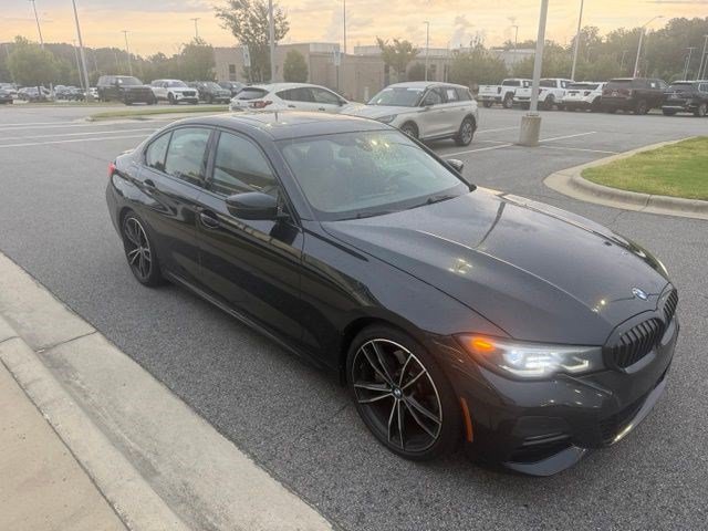 Used 2022 BMW 330i Sedan w/ M Sport Package RWD image 4
